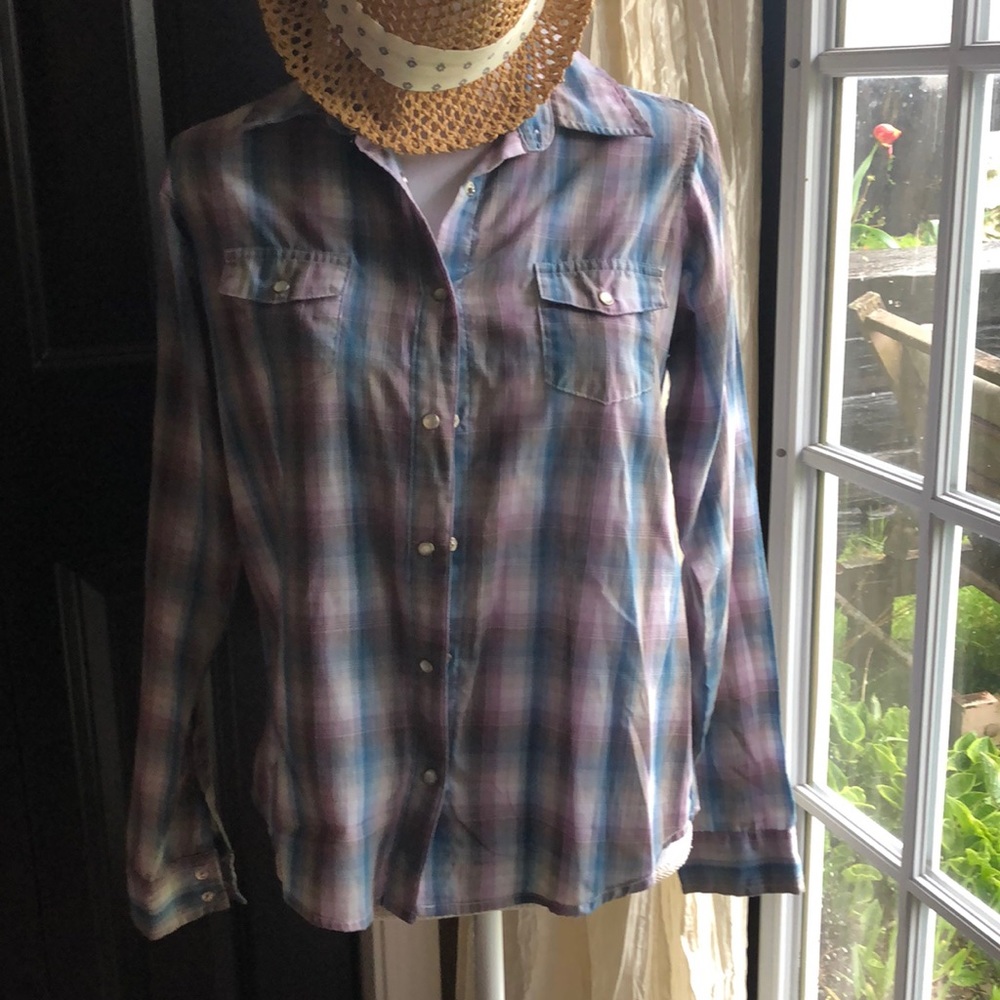Wrangler brand Size M button too